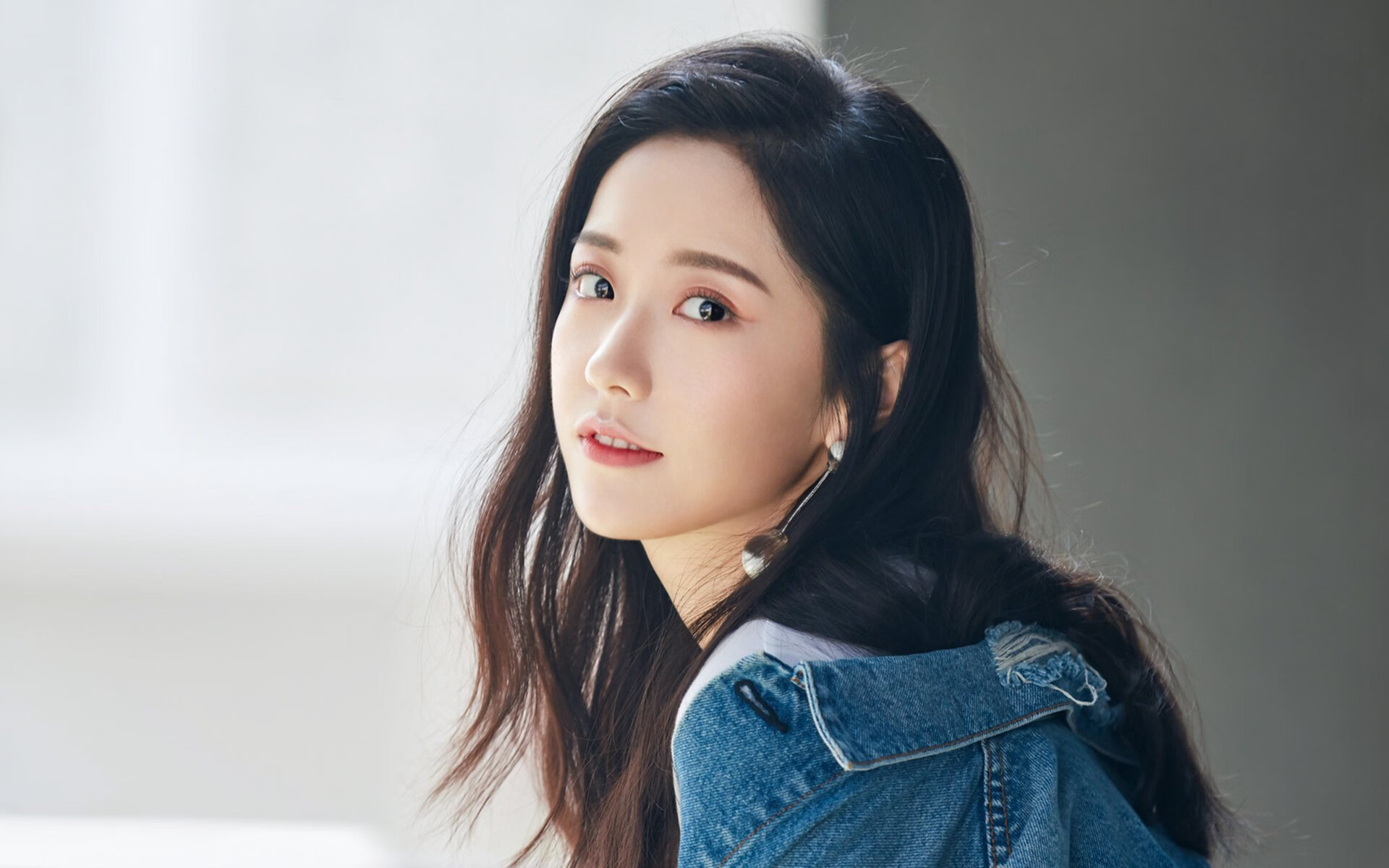 “热刺强攻难掩阿仙奴的闪电反击”